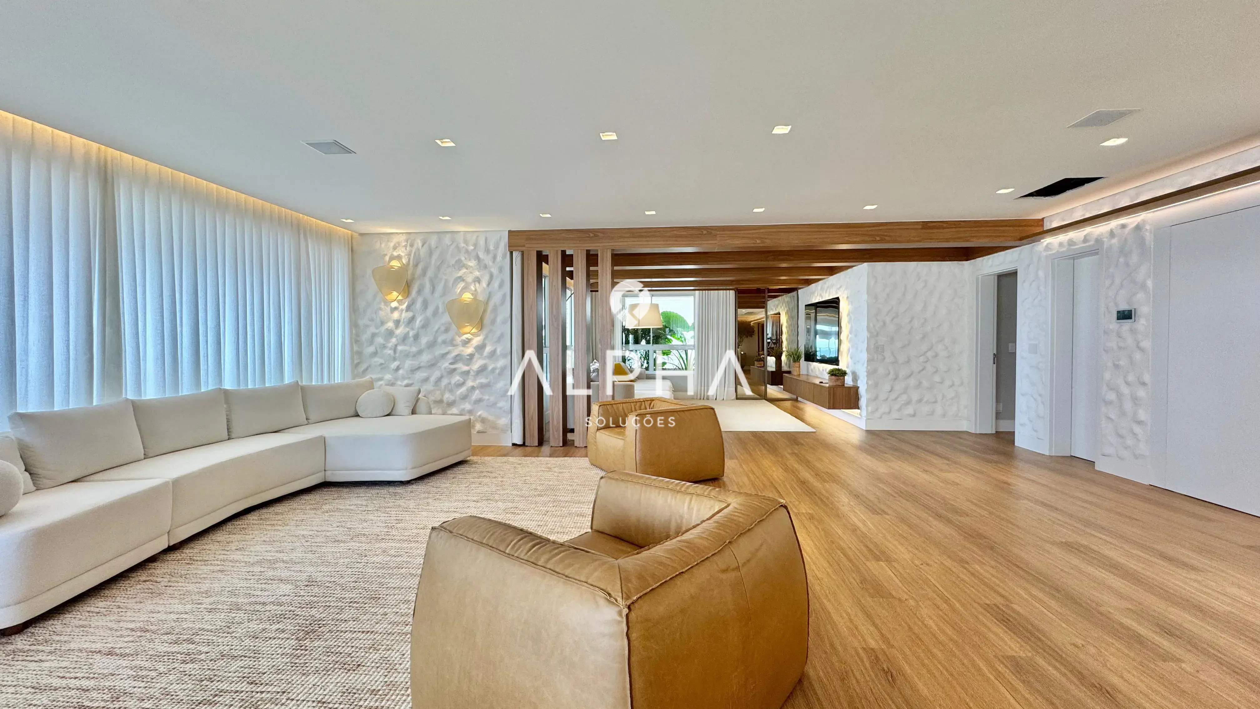 Mobiliado e decorado 299 m², 4 suítes  Giardino Marista.