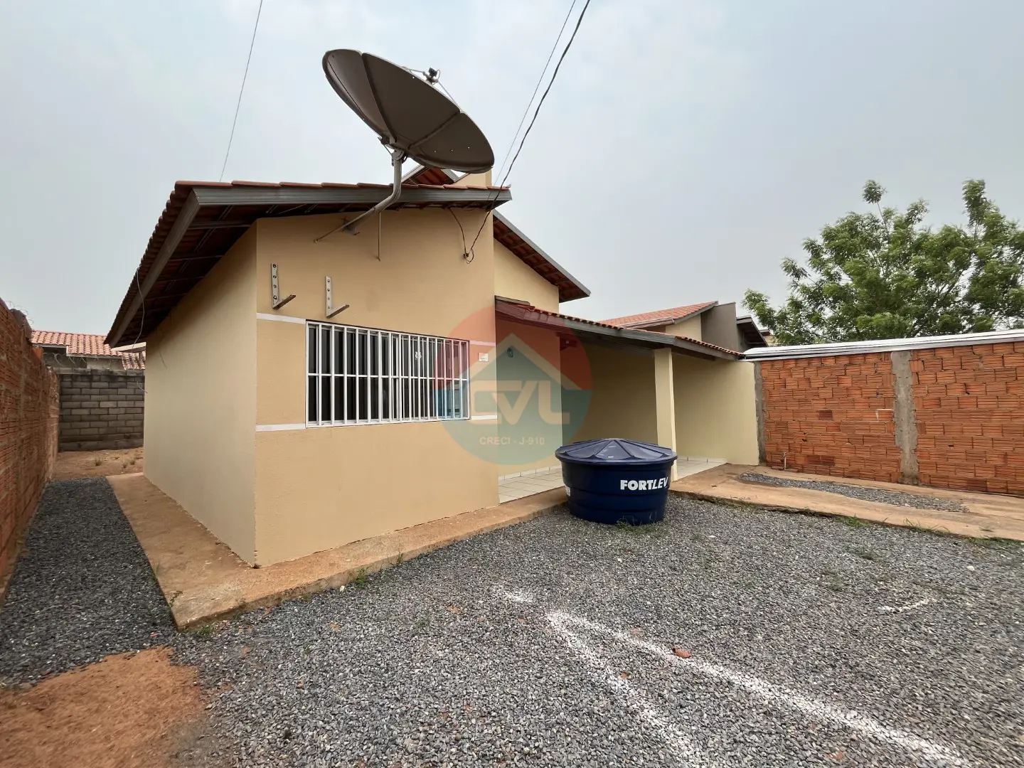 EXCELENTE CASA  LOCALIZADA NO RESIDENCIAL PARQUE DAS AMERICAS, PROXIMO A  COCA COLA  E AO PESQUEIRO 