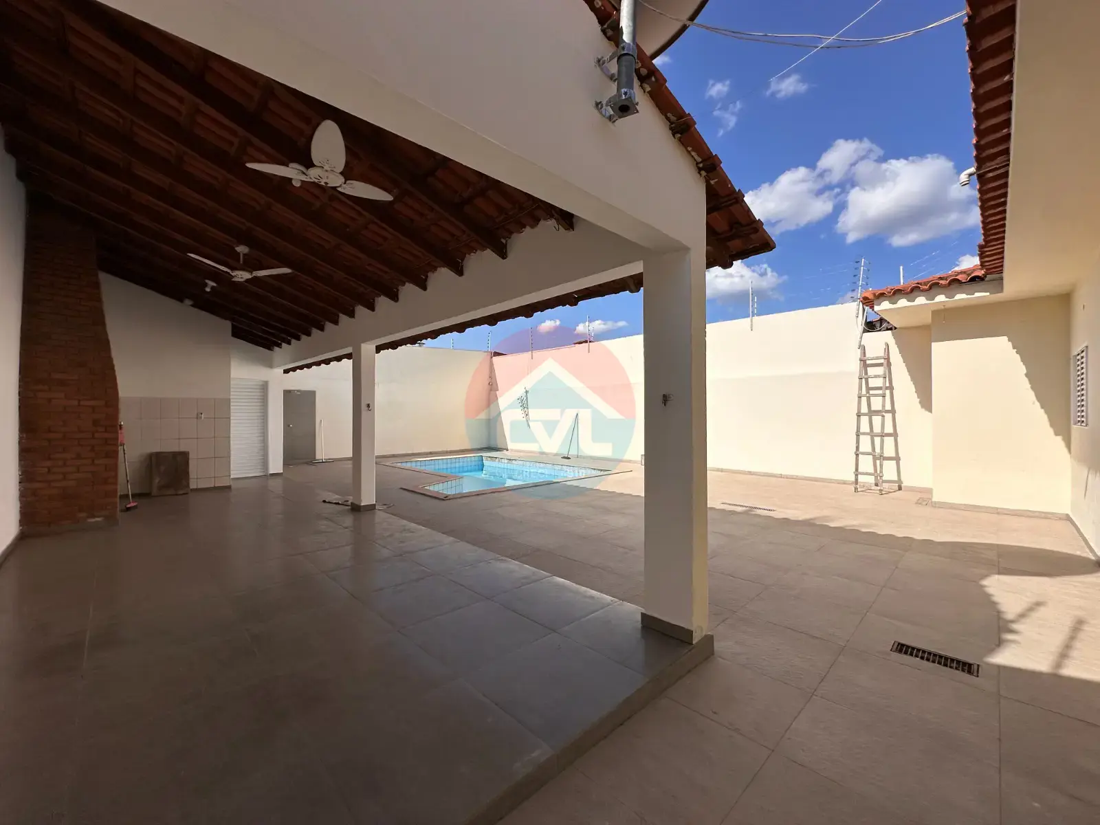 linda casa com 4 quartos sendo 02 suítes no JARDIM ITÁLIA codigo: 354920