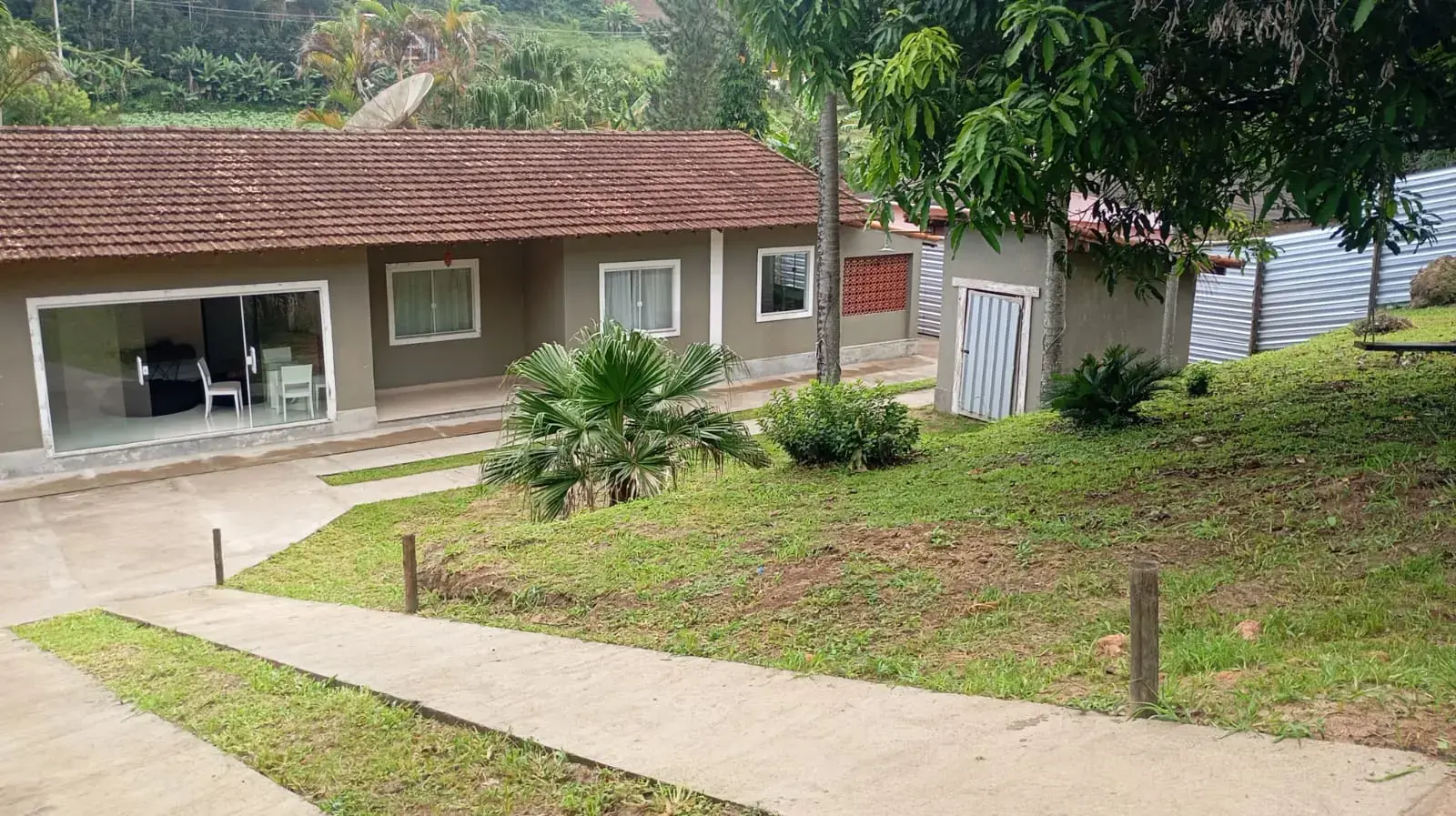 Casa á venda no interior de Teresópolis