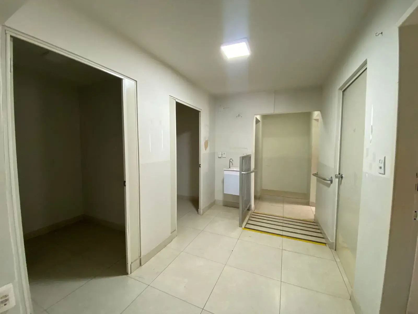 Imagem 1 - Casa Comercial em Luizote de Freitas, Uberlândia - MG