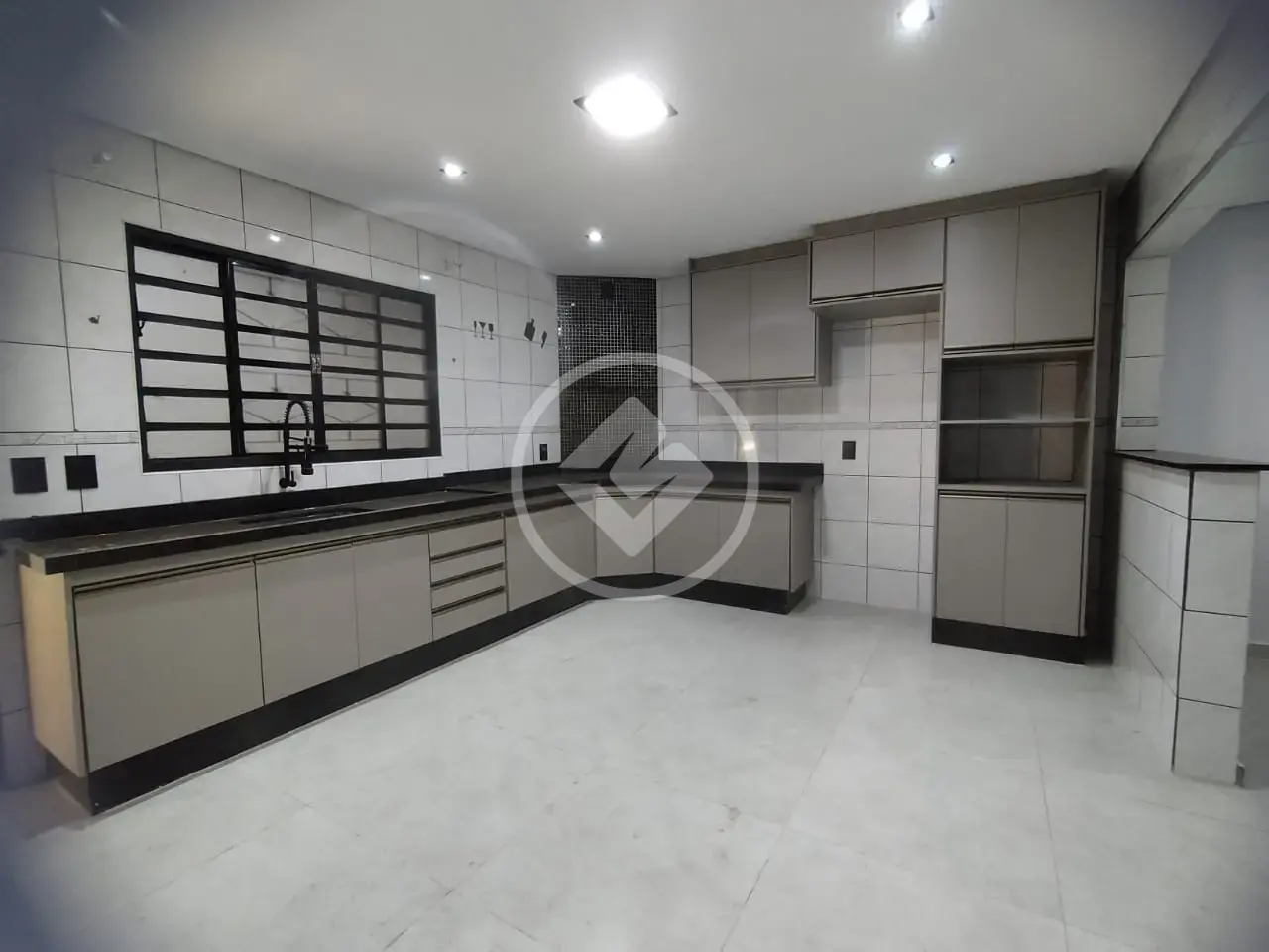 Imagem 1 - Casa em Conjunto Habitacional Hilda Mandarino, Araçatuba - SP