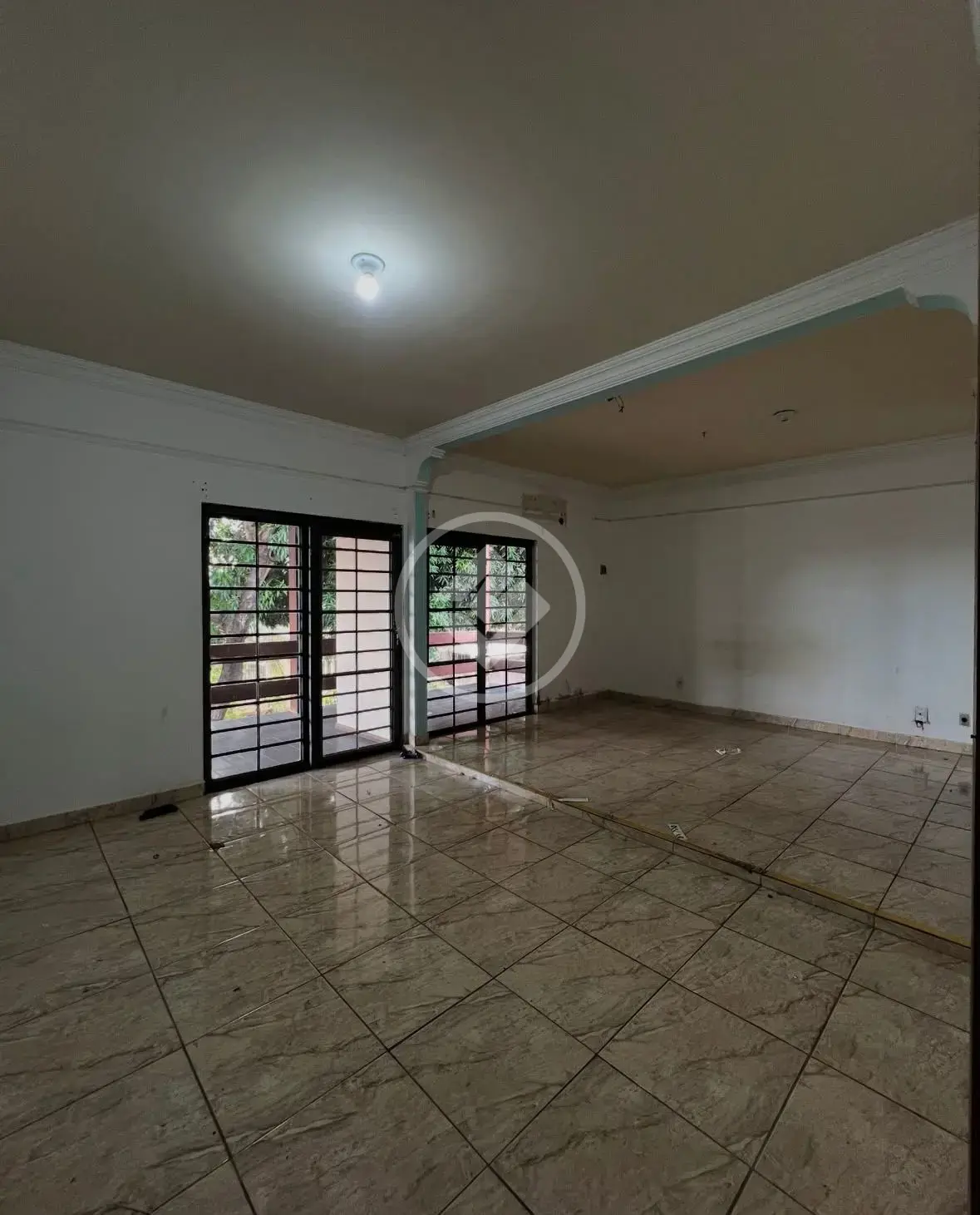 Imagem 2 - Casa Comercial em JARDIM CALIFÓRNIA, Cuiabá - MT
