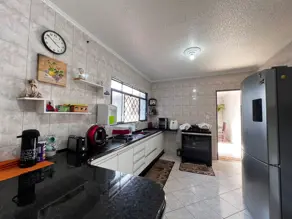 Imagem 3 - Casa em Conjunto Habitacional Heitor Villa Lobos, Araras - SP