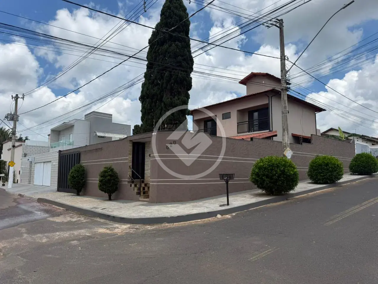 Imagem 1 - Sobrado em Guilhermina Vieira Chaer, Araxá - MG