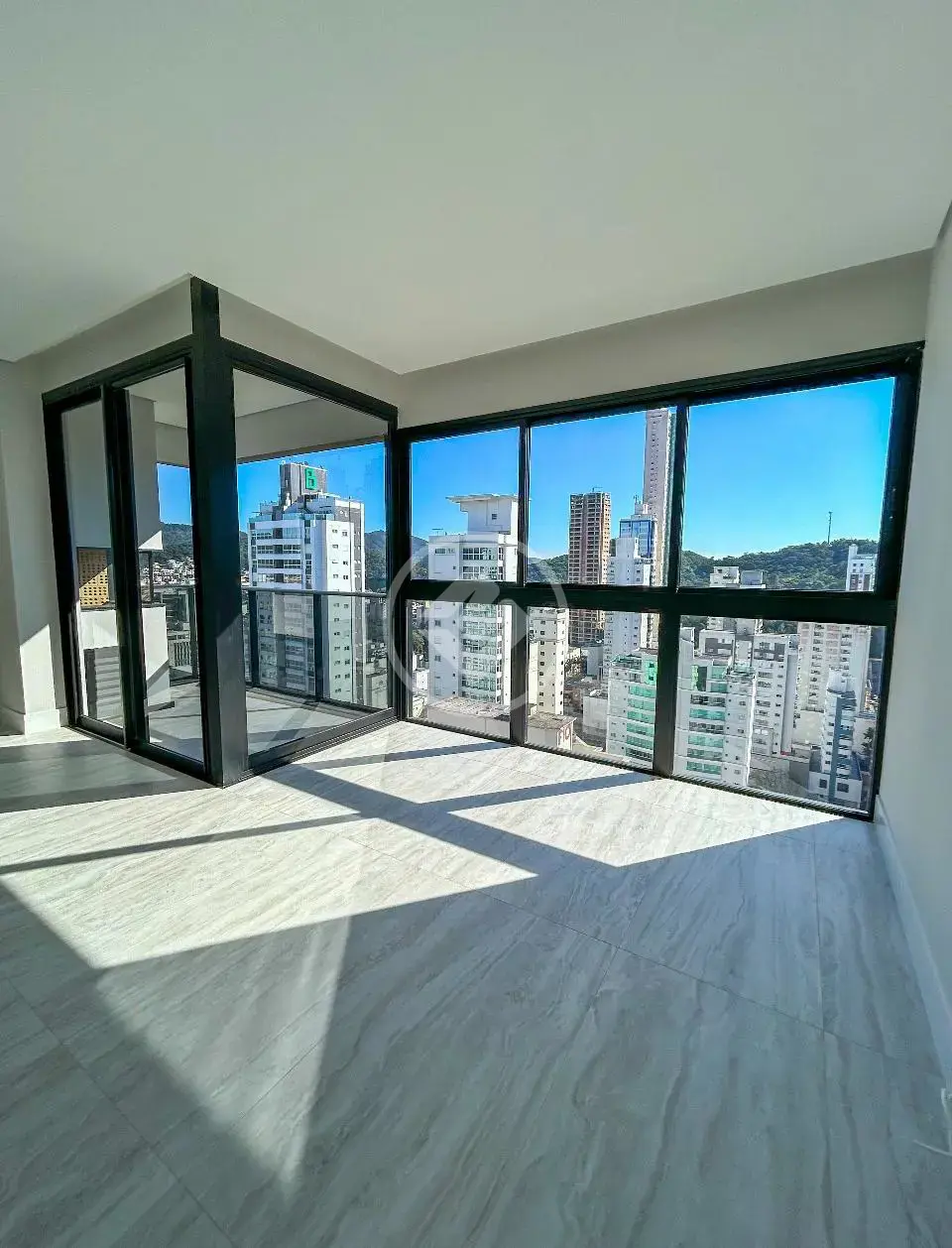 Imagem 1 - Apartamento em PIONEIROS, Balneário Camboriú - SC