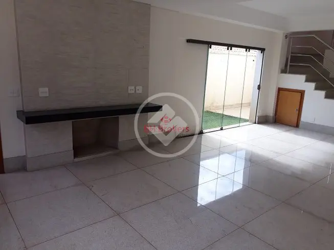 Casa com 3 quartos à venda no bairro Santa Lúcia — foto 3
