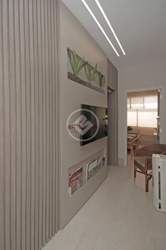 Sala toda reformada com 33m²; 1 vaga; mobiliada. — foto 2