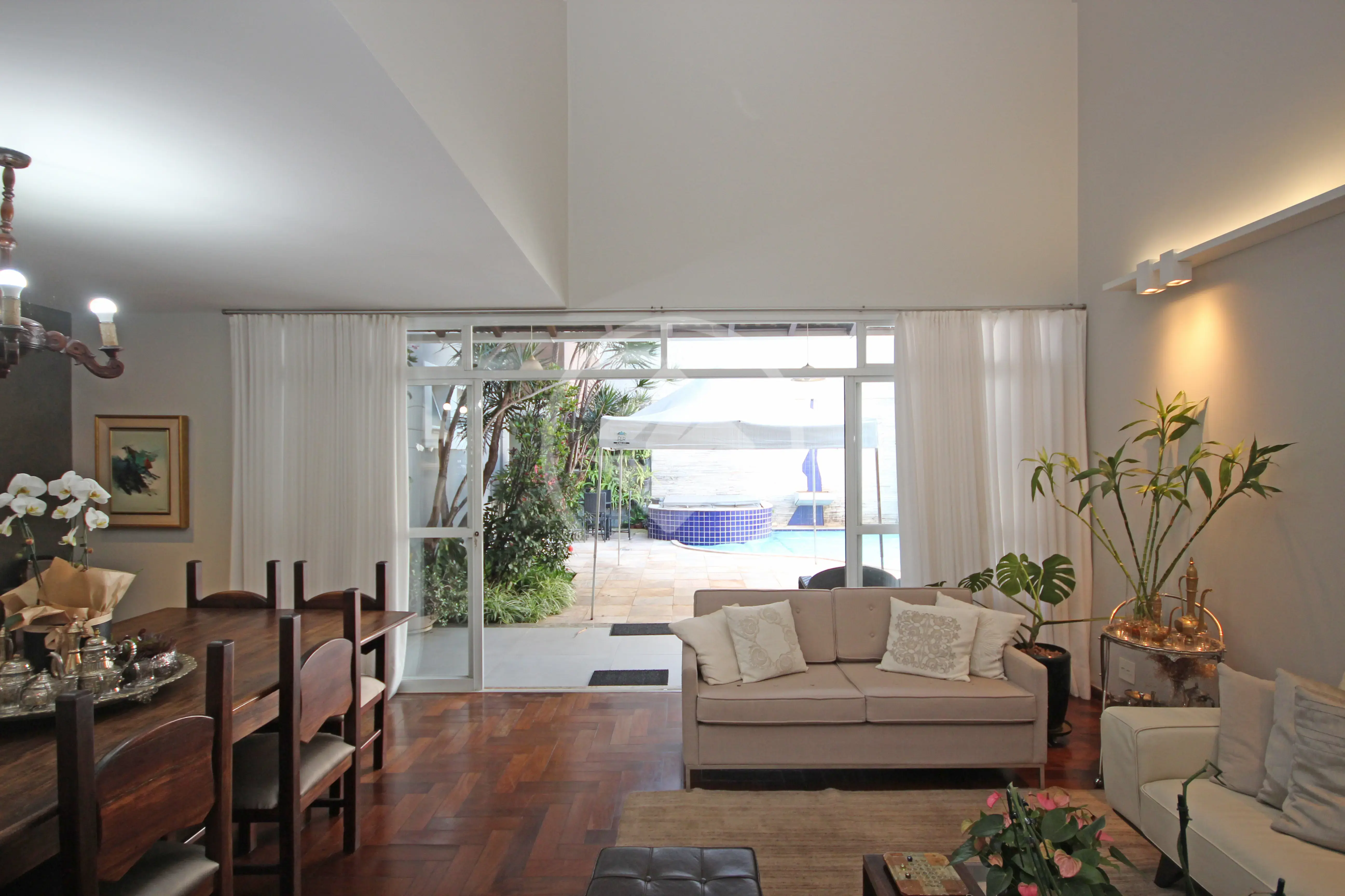 Casa com 3 quartos à venda no bairro Santa Lúcia — foto 3