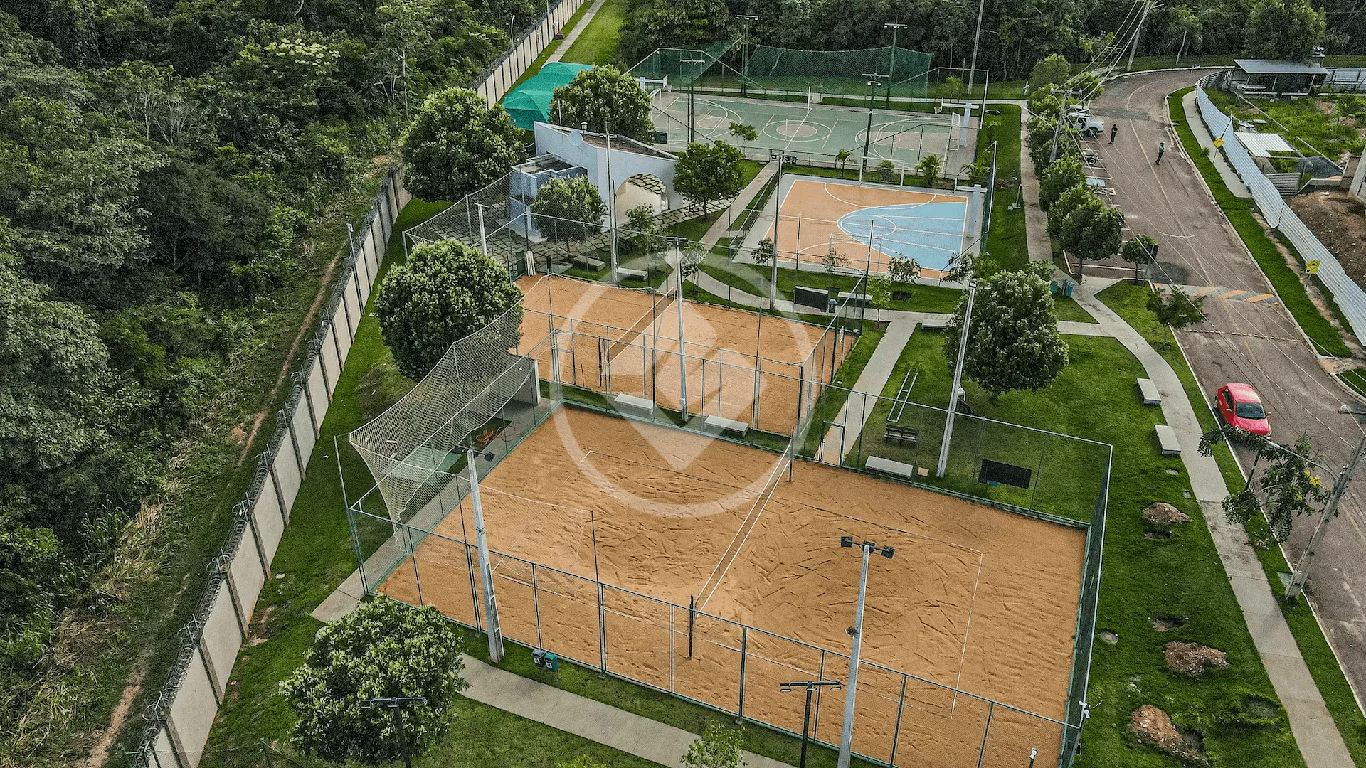 Imagem 2 - Terreno Condomínio em CONDOMÍNIO RESIDENCIAL FLORAIS DOS LAGOS, Cuiabá - MT