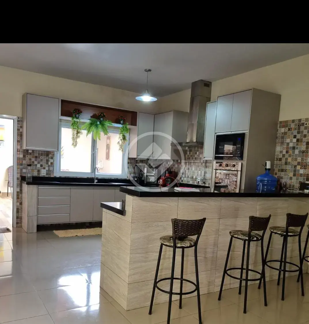 Imagem 1 - Casa Condomínio em R. do Aricás, Chapada dos Guimarães - MT