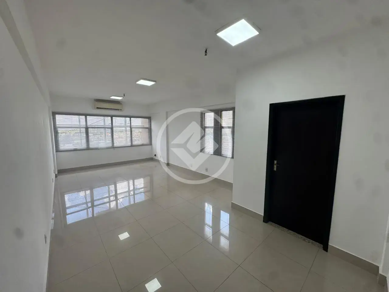 Imagem 1 - Sala Comercial em Centro-Sul, Várzea Grande - MT