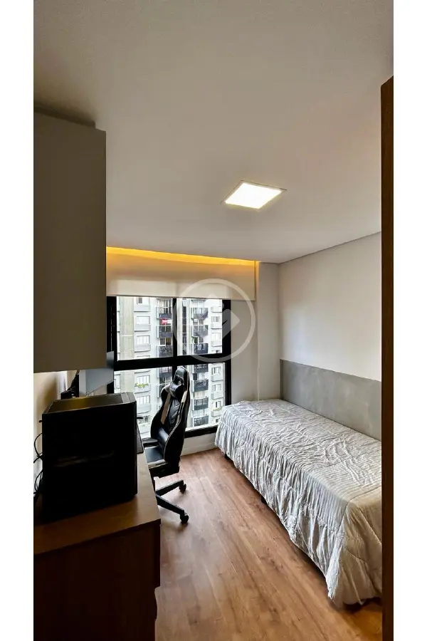 Imagem 2 - Apartamento em CRISTO REI, Curitiba - PR