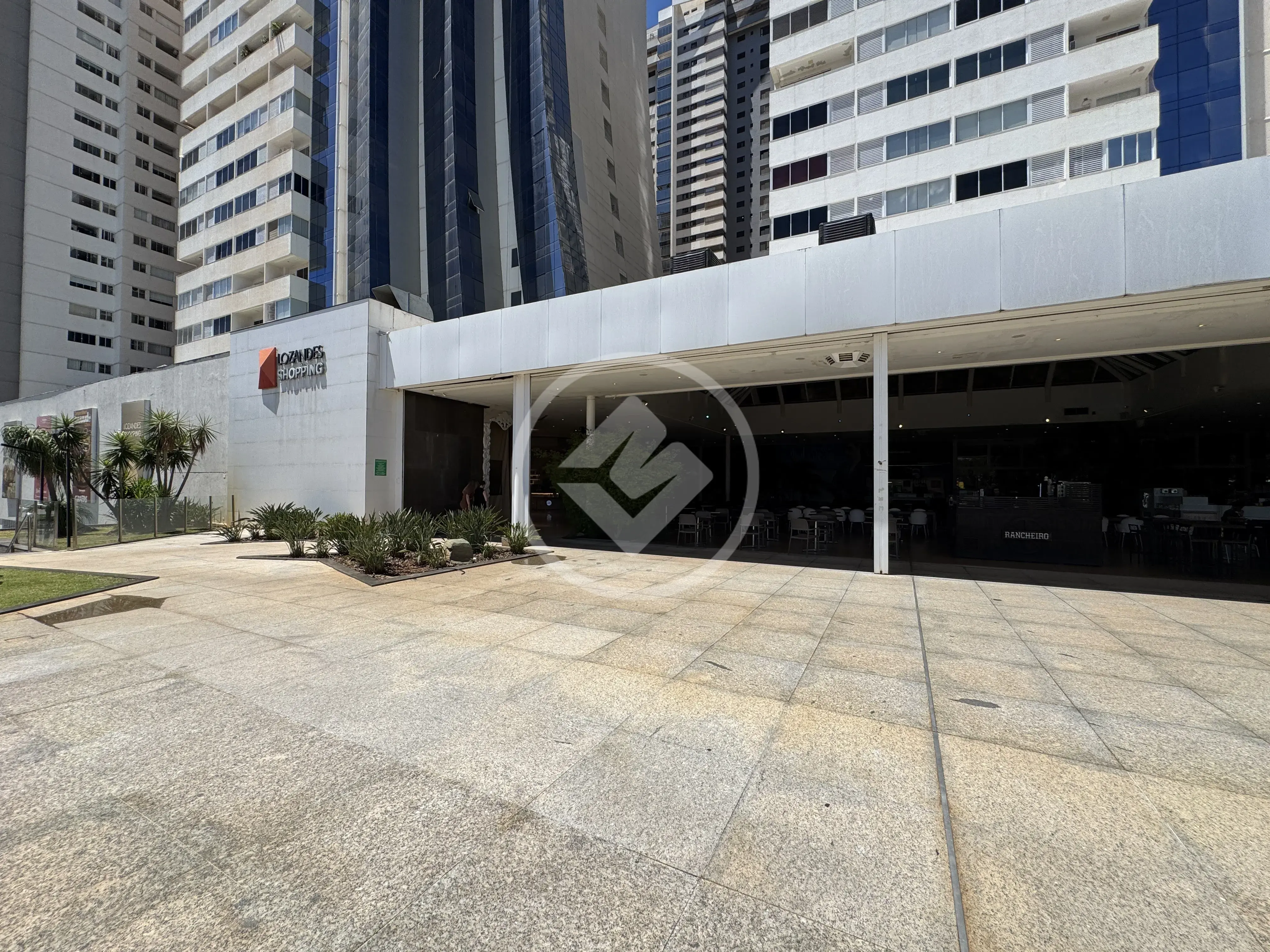 Image 2 - Sala Comercial em PARK LOZANDES, Goiânia - GO