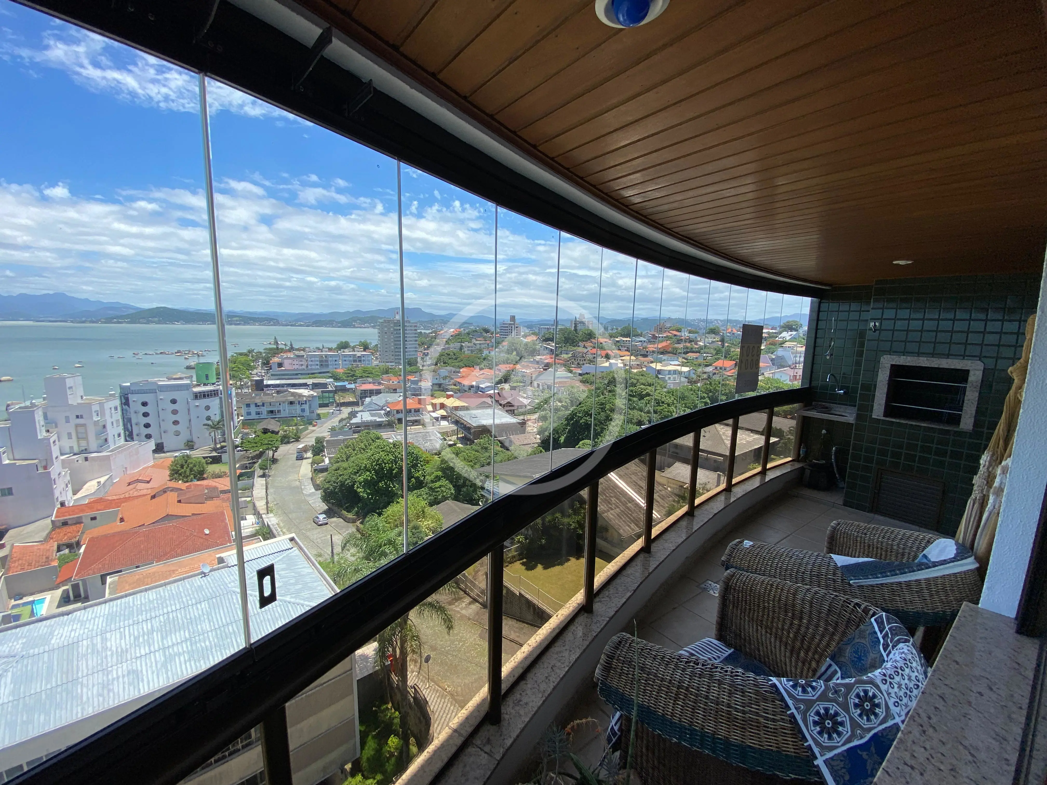 Apartamento COQUEIROS, Florianópolis - SC — foto 1