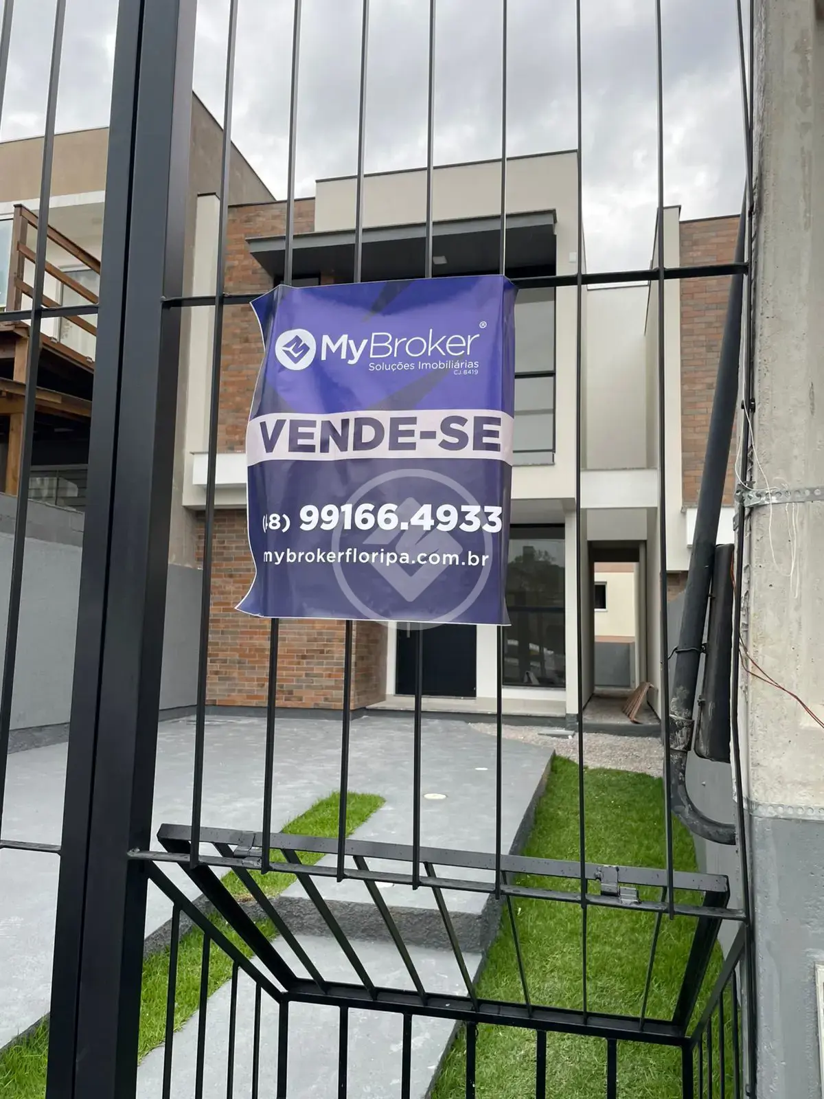 Imagem 1 - Sobrado em Serraria, São José - SC