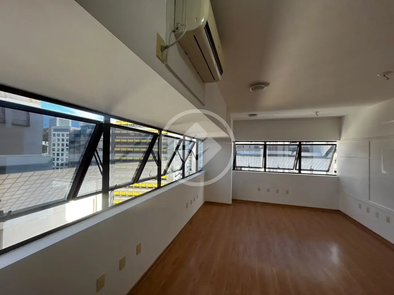 Imagem 1 - Sala Comercial em Centro, Florianópolis - SC