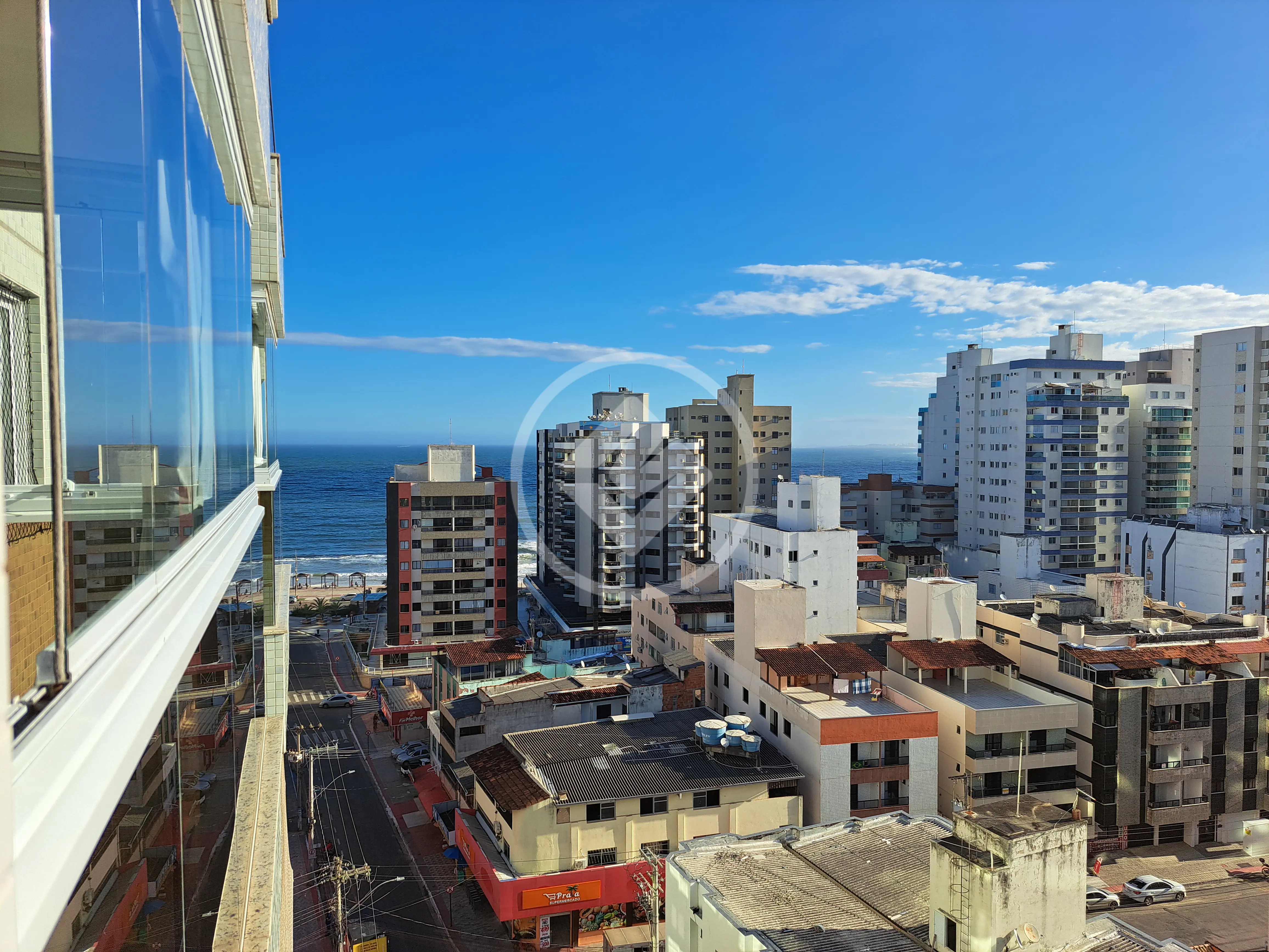 Excelente apto de 3 quartos com 1 suite a 2 quadras da Praia do Morro com vista para o mar. — Praia do Morro, Guarapari