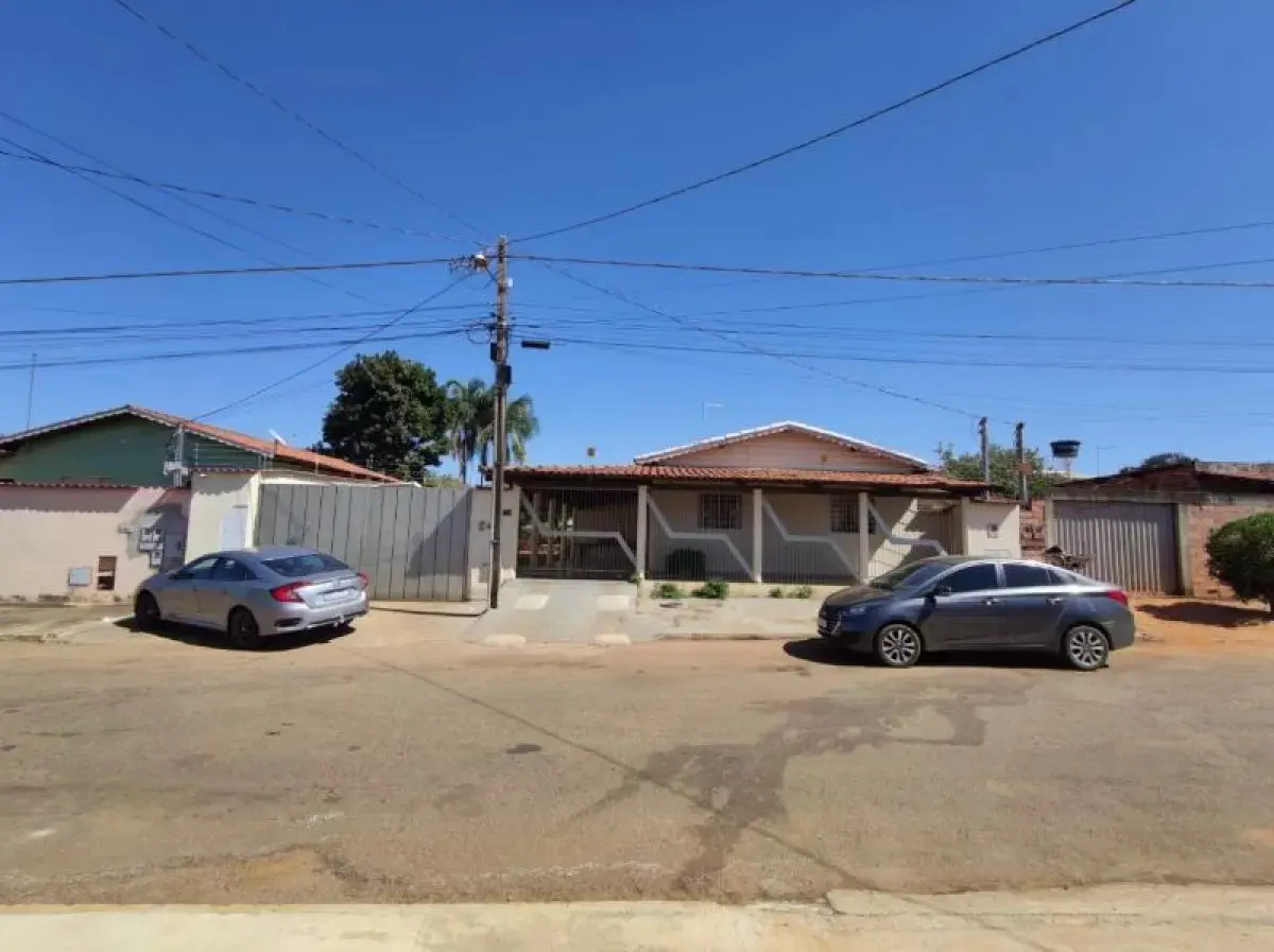 Imagem 1 - Casa em bairro Nazaré, Hidrolândia - GO