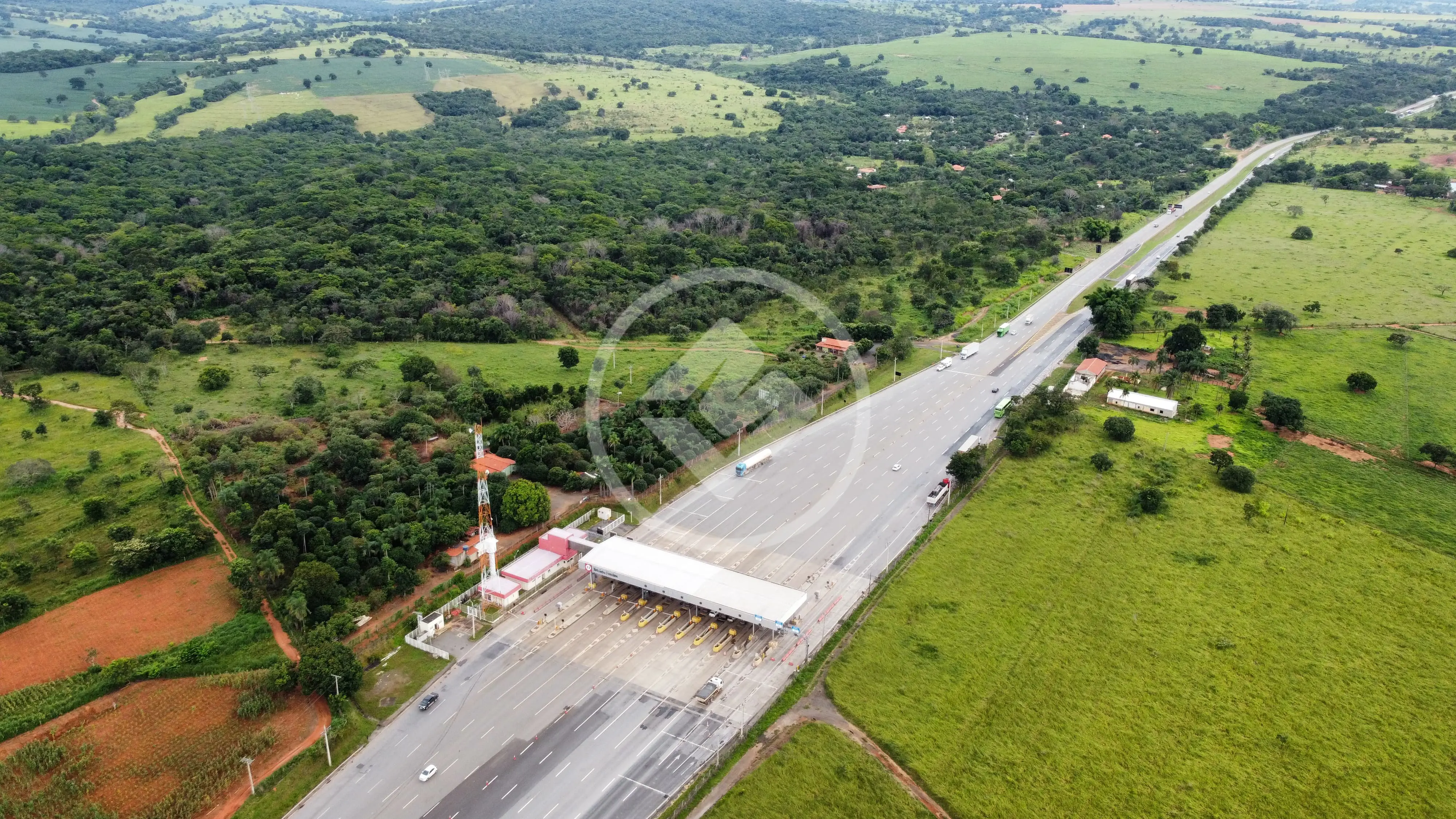 Fazenda Zona Rural, Professor Jamil - GO — foto 1