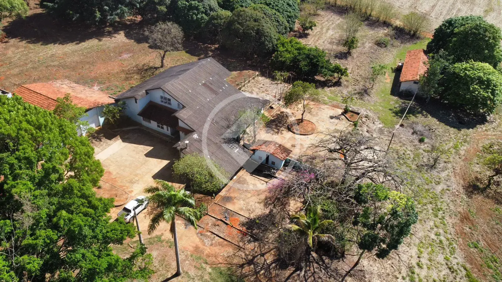 Imagem 1 - Fazenda em Zona Rural Hidrolandia, Hidrolândia - GO