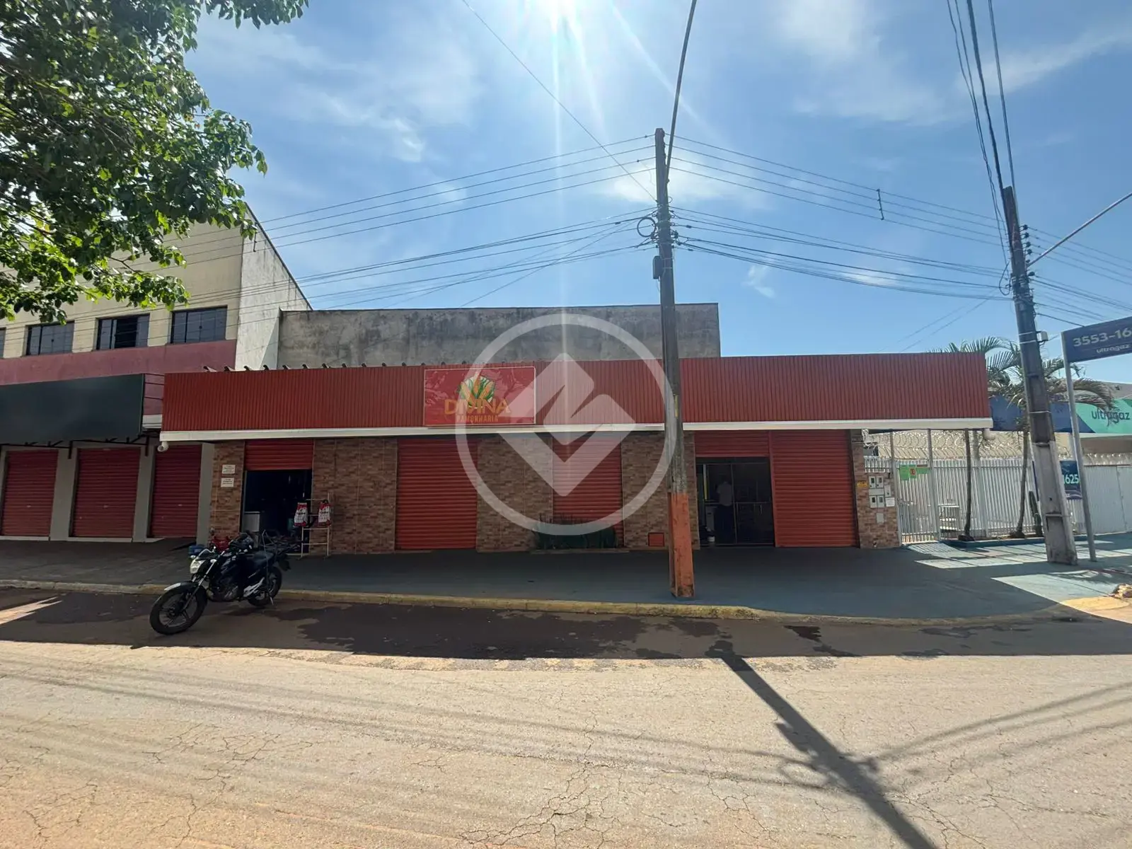 Imagem 1 - Casa Comercial em bairro Nazaré, Hidrolândia - GO