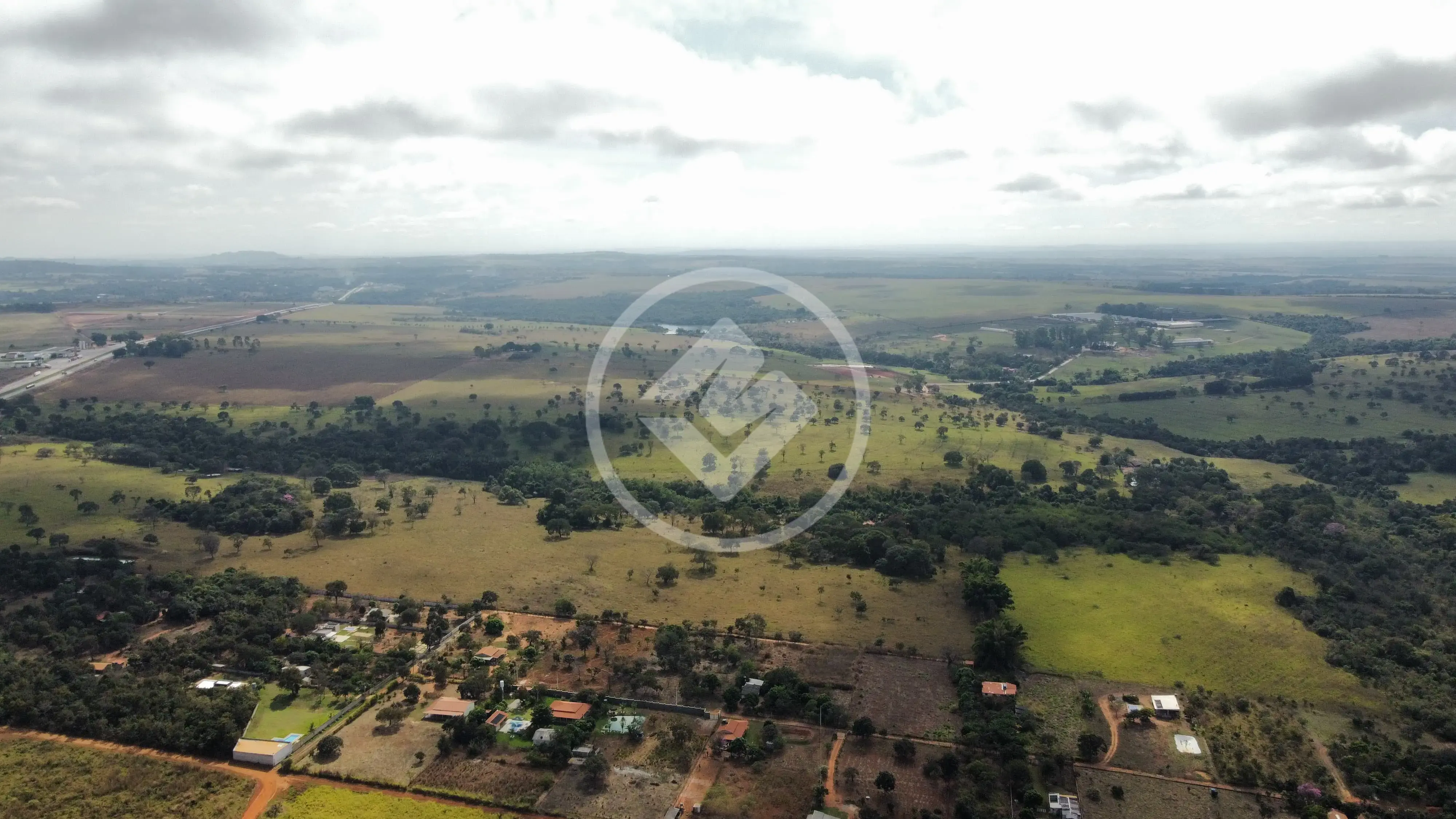 Imagem 1 - Fazenda em Zona Rural Hidrolandia, Hidrolândia - GO
