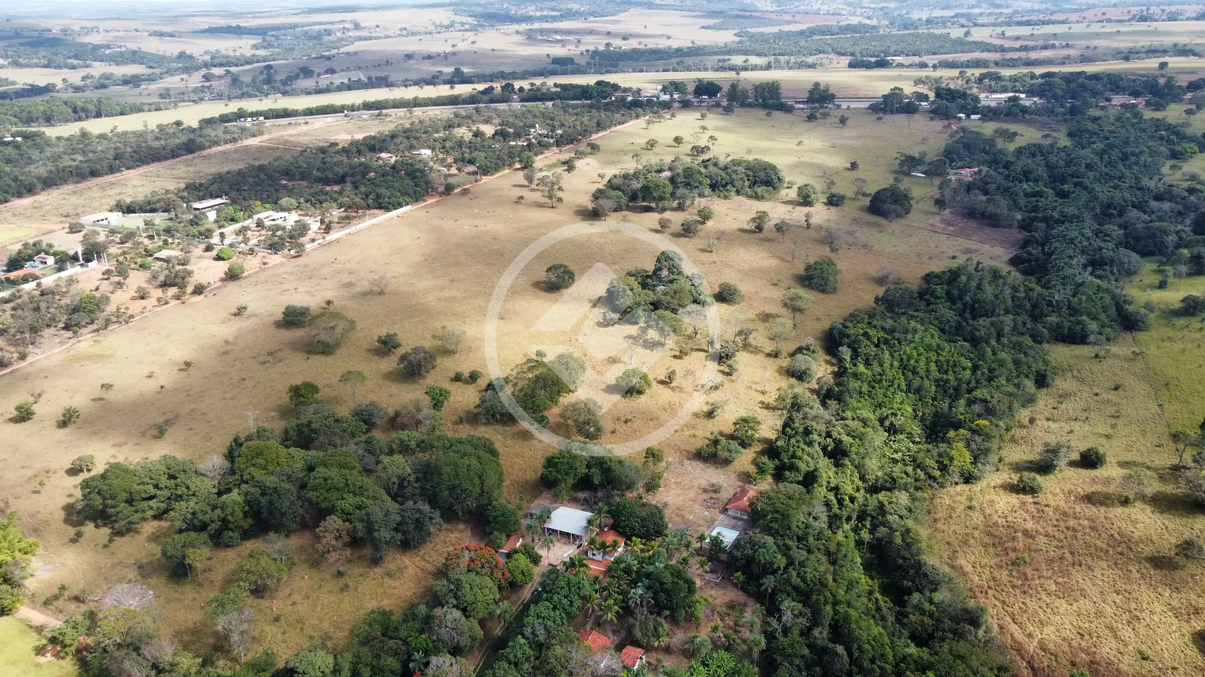 Imagem 2 - Fazenda em Zona Rural Hidrolandia, Hidrolândia - GO