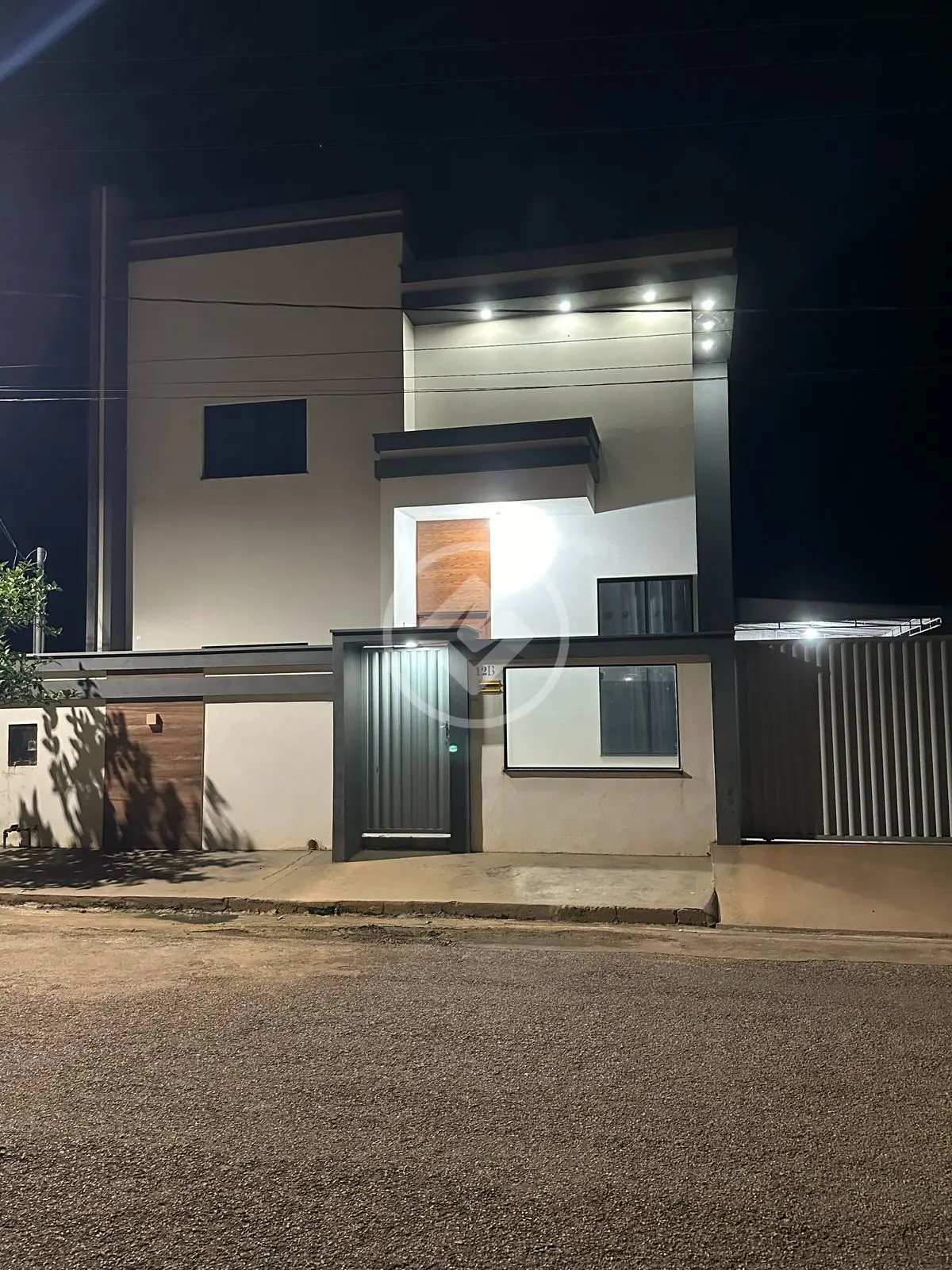 Imagem 1 - Sobrado em CENTRO, São José dos Quatro Marcos - MT