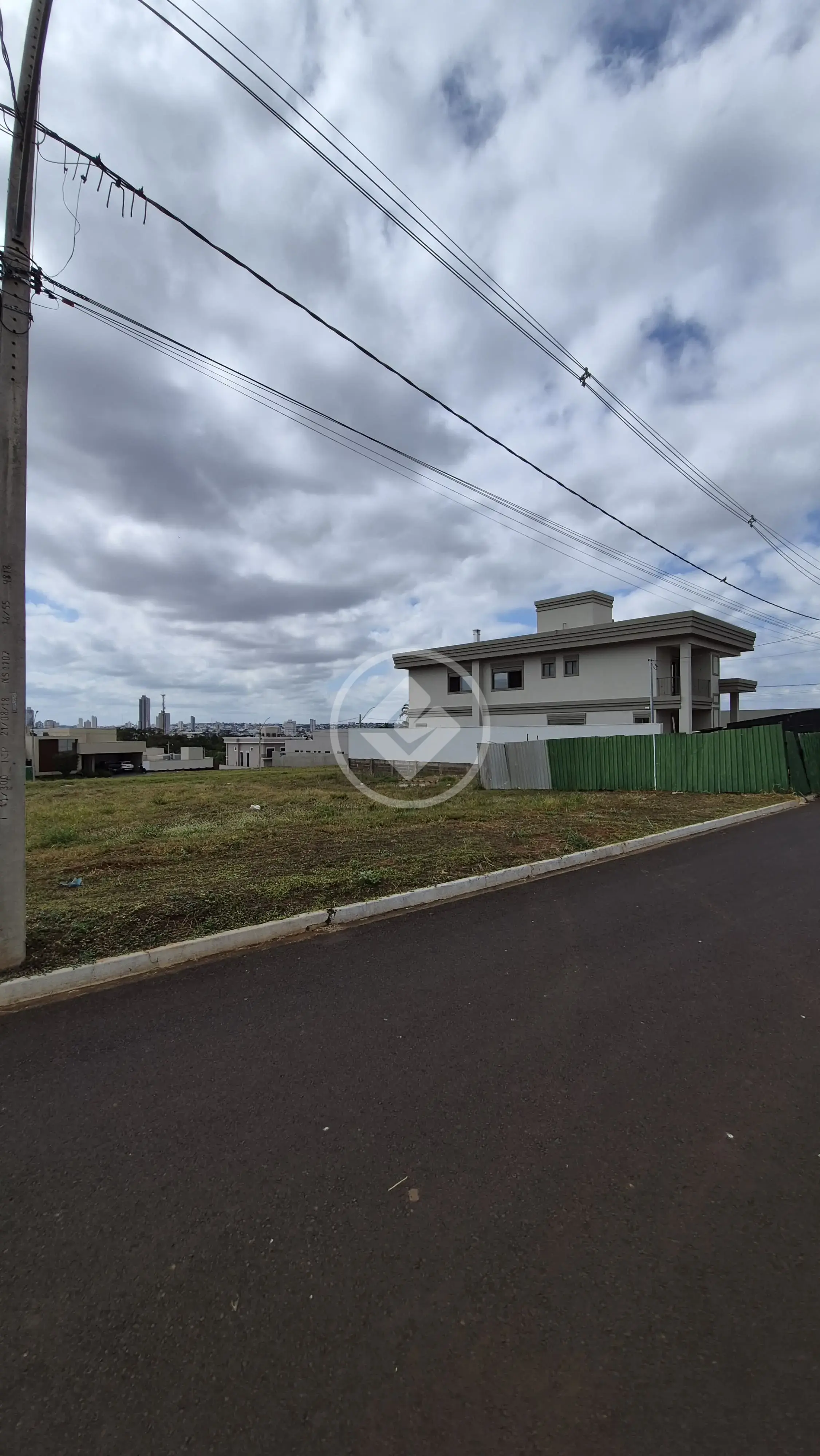 Imagem 1 - Terreno em Condomínio Vale das Araras, Rio Verde - GO