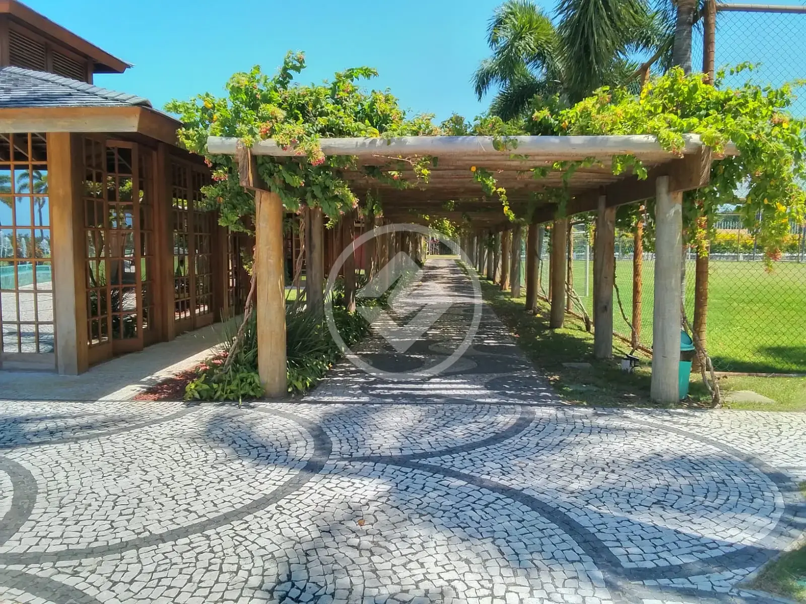 Imagem 1 - Terreno Condomínio em Praia do Forte, Mata de São João - BA