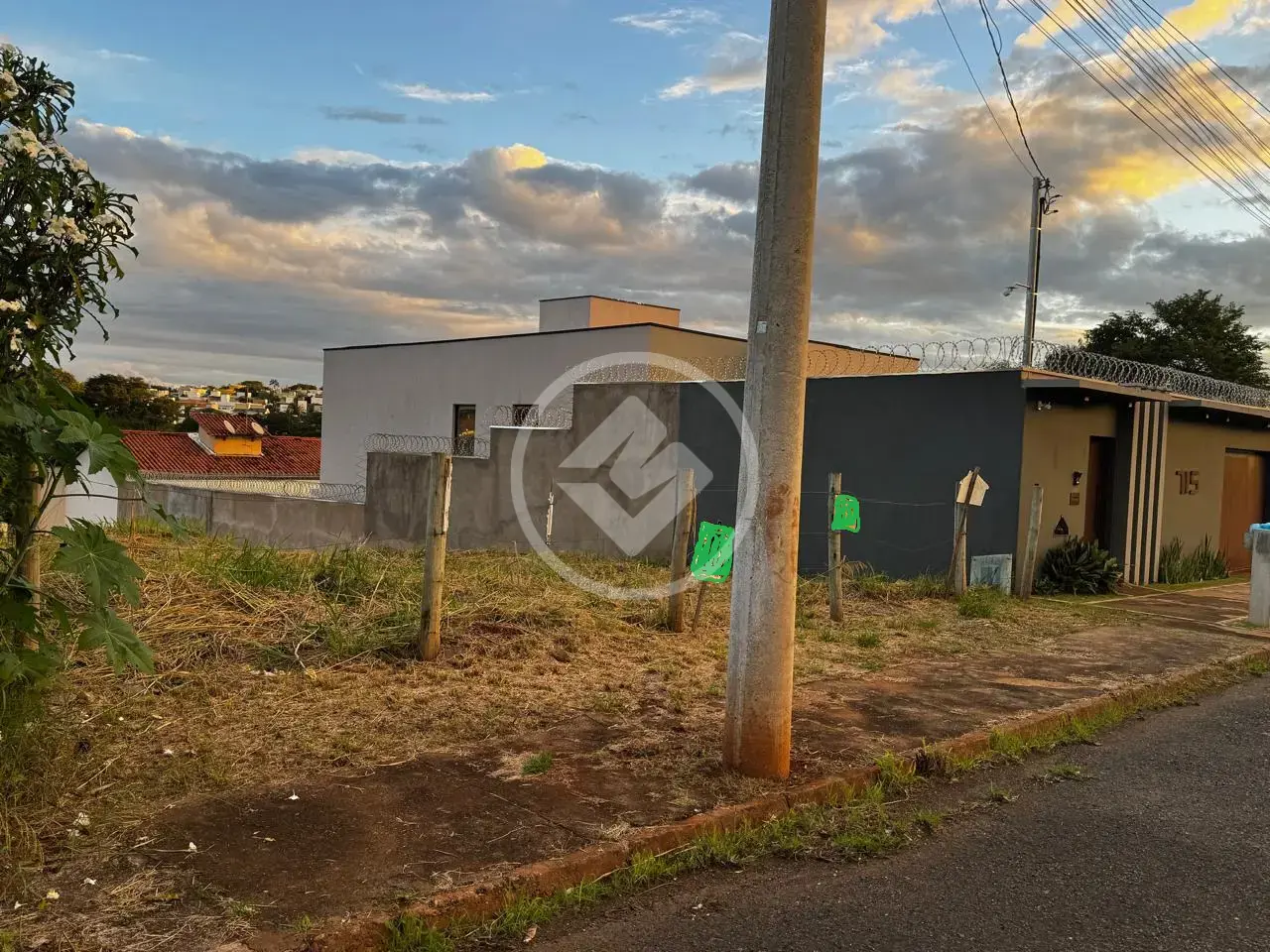 Image 2 - Terreno em Cidade Jardim, Uberlândia - MG