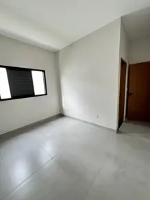 Imagem 2 - Casa em JARDIM HOLANDA, Uberlândia - MG