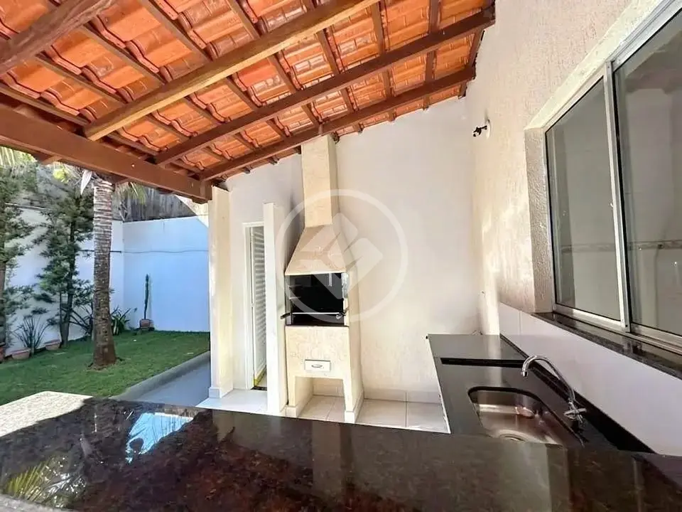 Image 2 - Casa em JARDIM HOLANDA, Uberlândia - MG