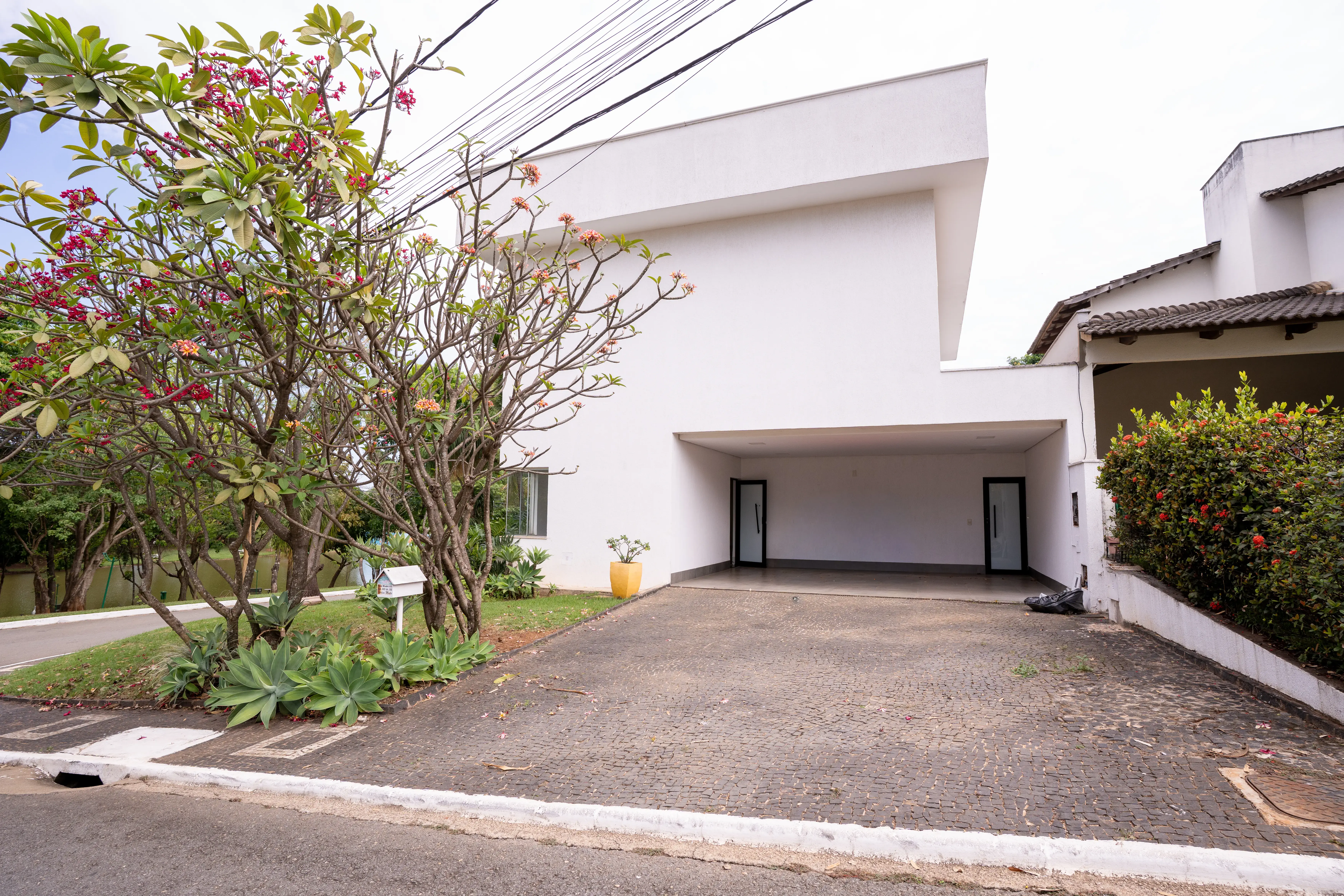 Image 2 - Casa Condomínio em Jardins Madri, Goiânia - GO
