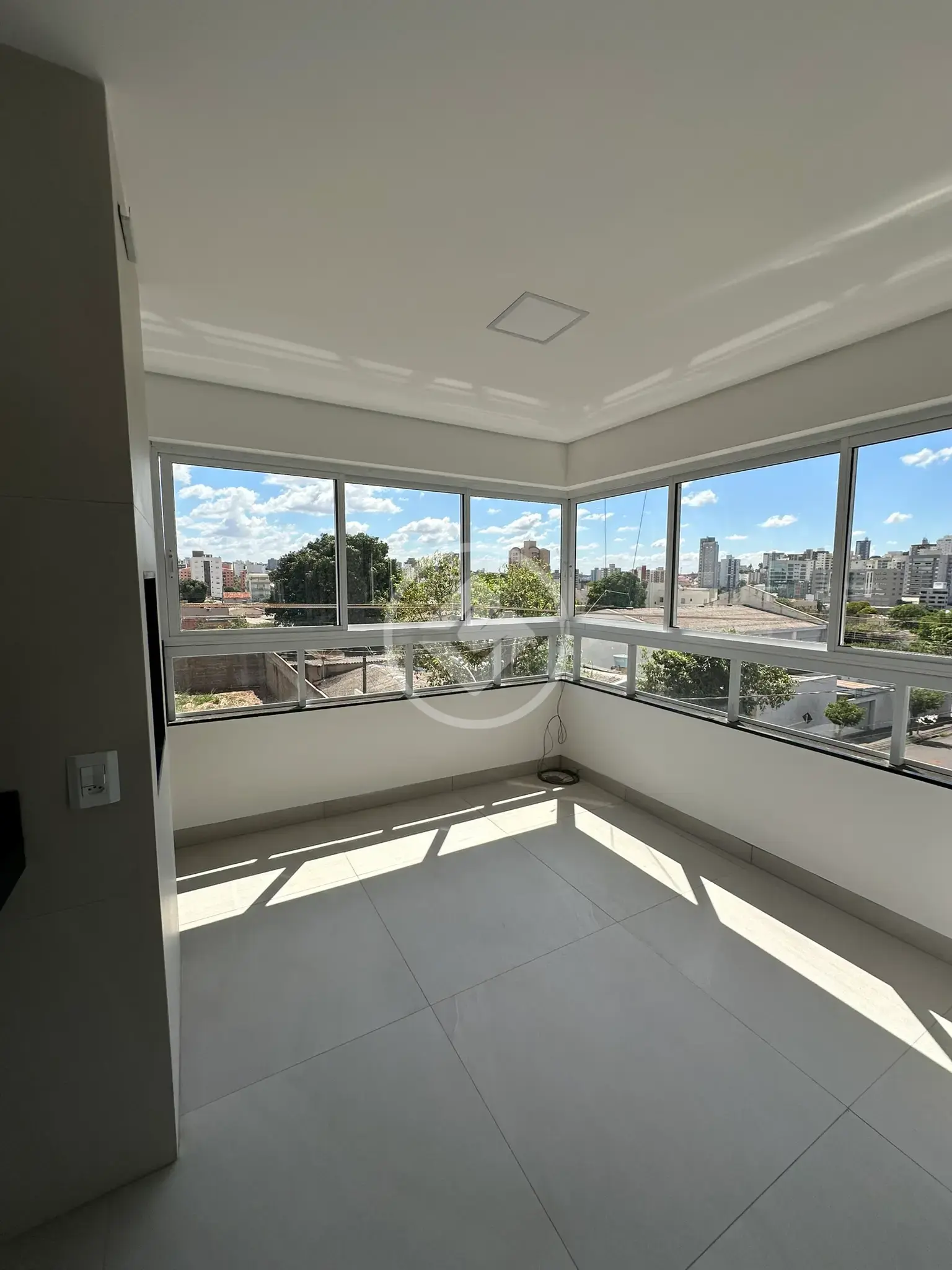 Apartamento de 3 quartos na Rua Ipanema, Patrimônio, Uberlândia — Residencial Helena Maria
