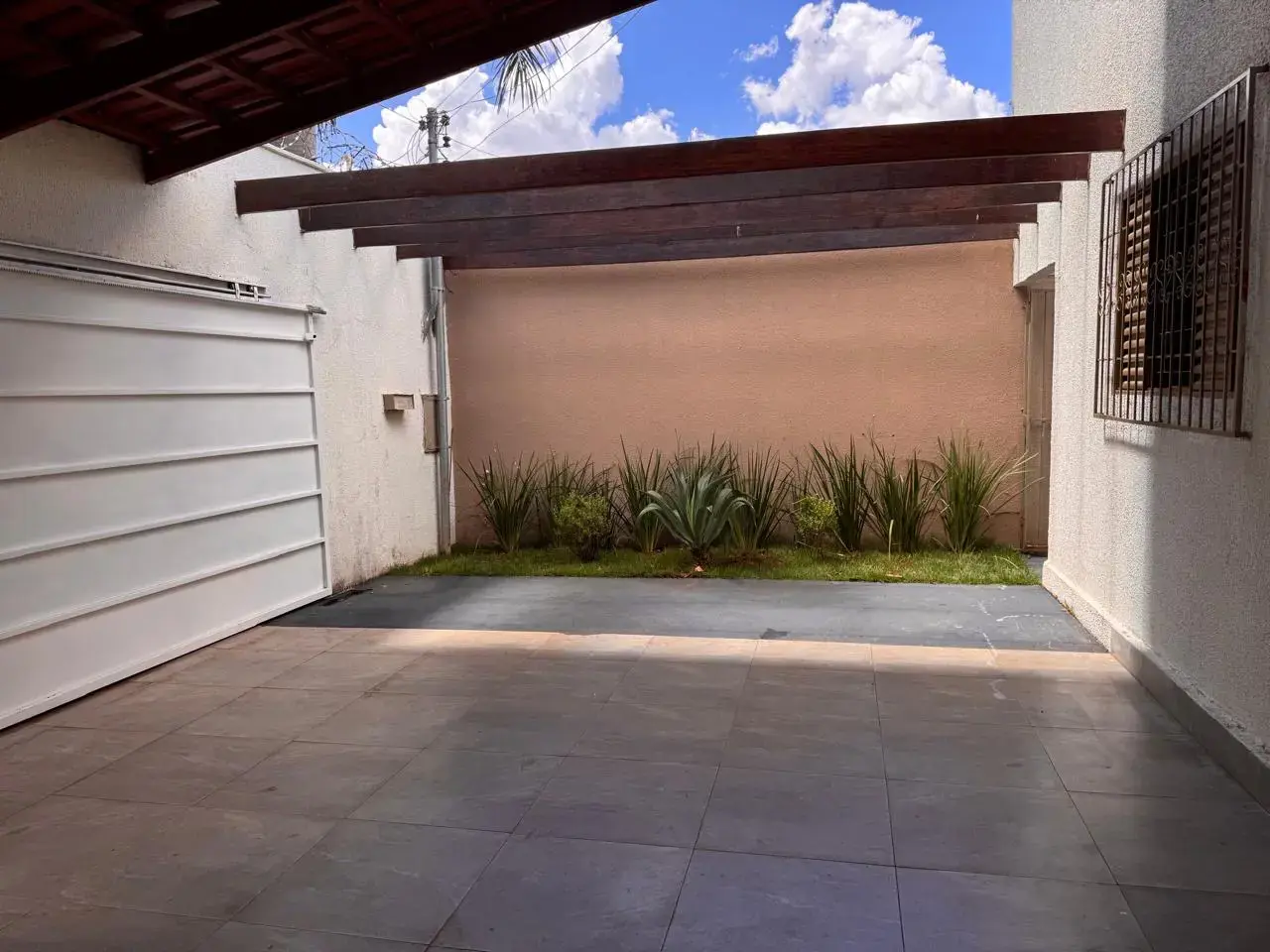 Imagem 2 - Casa em Loteamento Tropical Ville, Goiânia - GO