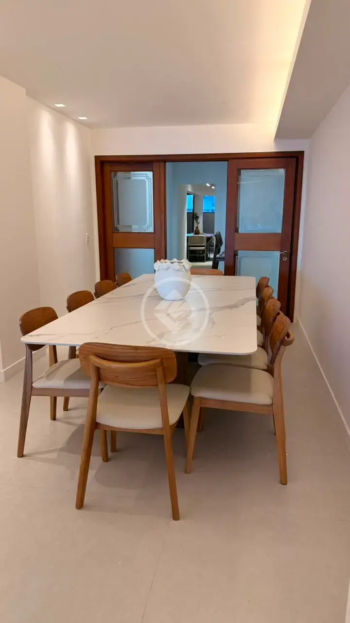 Interiores de alto padrão do apartamento na orla