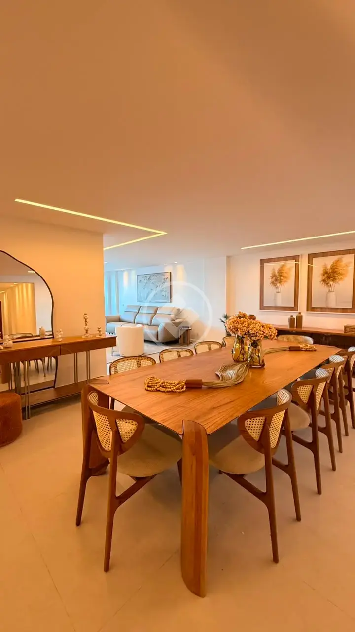 Sala de jantar do apartamento mobiliado frente mar