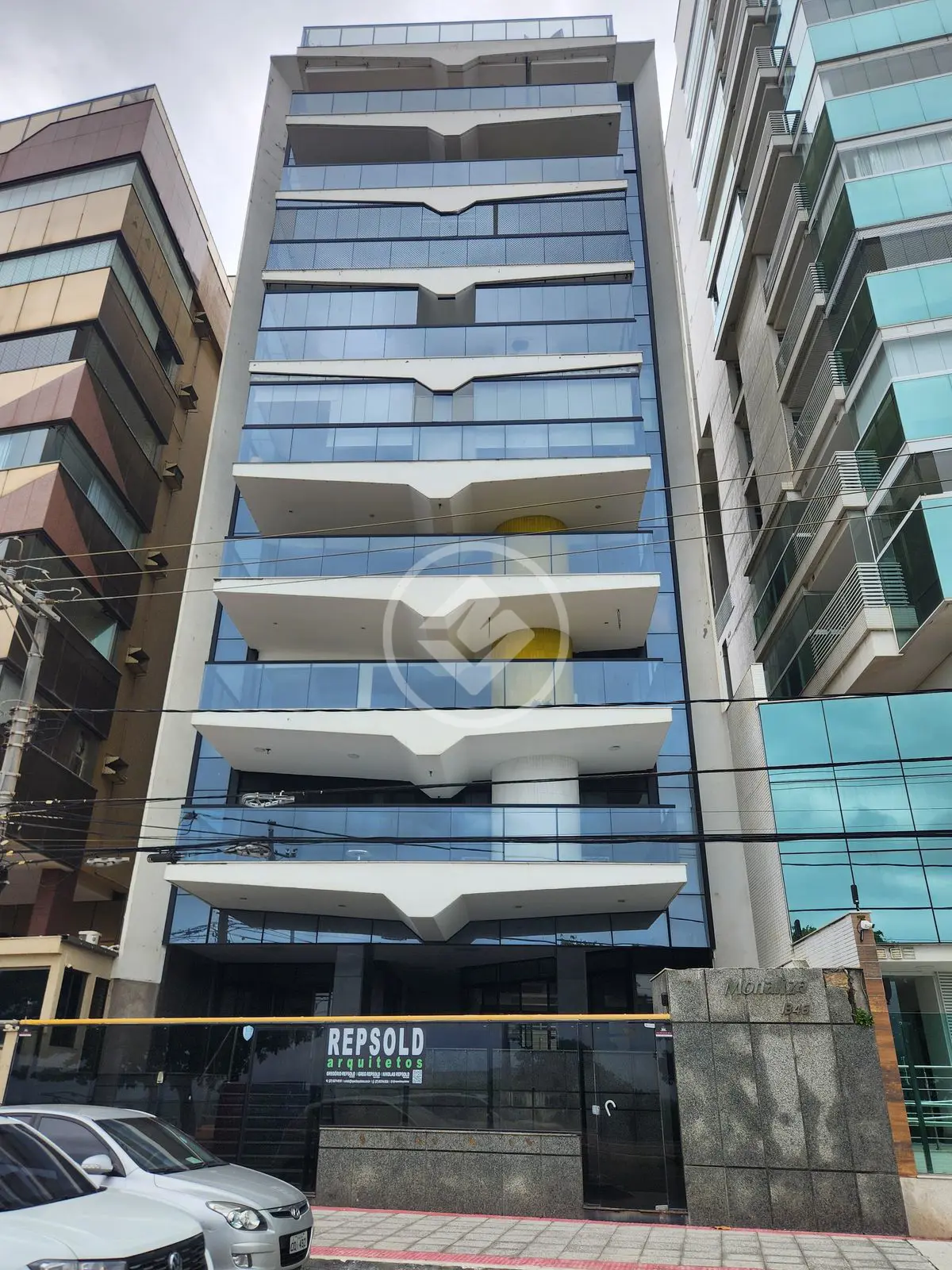 4 quartos, 330 m², vista definitiva mar