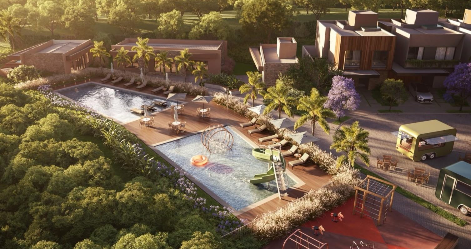 Vista aérea das piscinas adulto e infantil do Abitte Piemonte, com deck, espreguiçadeiras e palmeiras ao entardecer