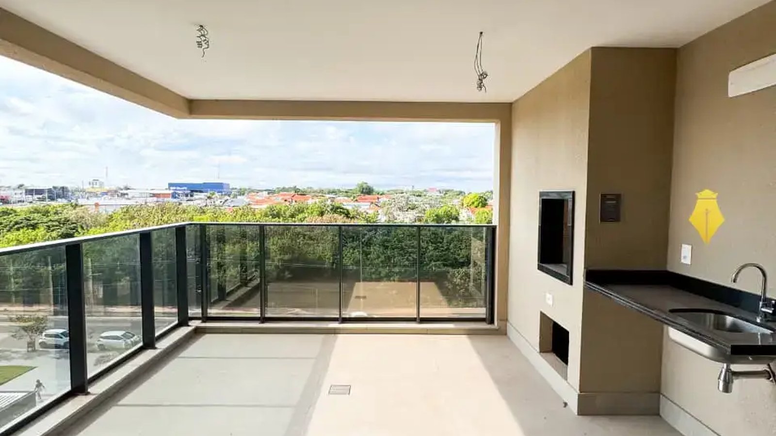 Varanda gourmet de apartamento no Edifício Évora, Jardim Leblon, em Cuiabá