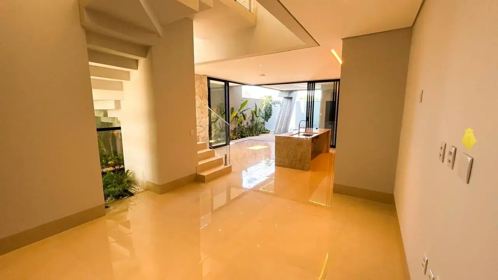 Living integrado de casa em condomínio no Florais Esmeralda, em Cuiabá